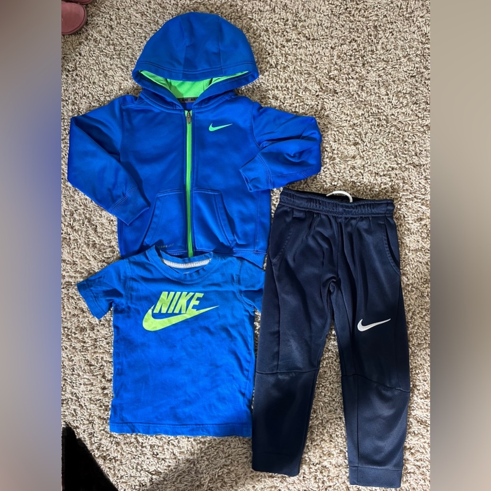 Toddler Boy 4T Nike Bundle Set